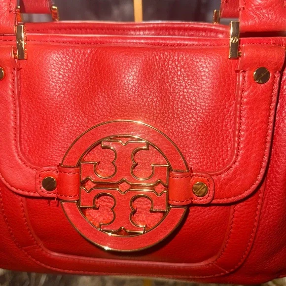 Tory Burch Amanda Classic Hobo – Red Pebbled Leather - Picture 3 of 16